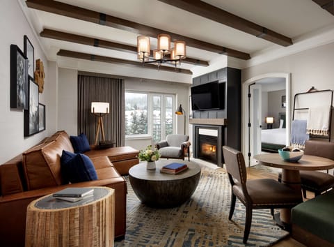 Fairmont Gold, Executive Suite, 1 King Bed | Premium bedding, in-room safe, laptop workspace, blackout drapes