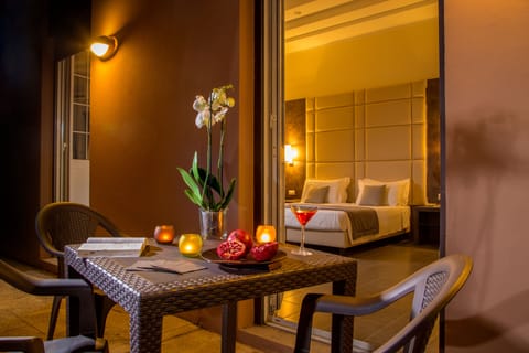 Deluxe Double Room | Minibar, in-room safe, desk, free WiFi