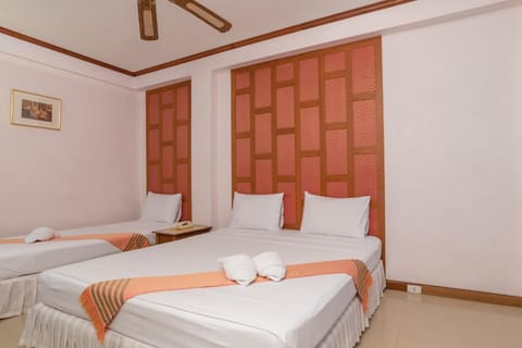 In-room safe, desk, free WiFi