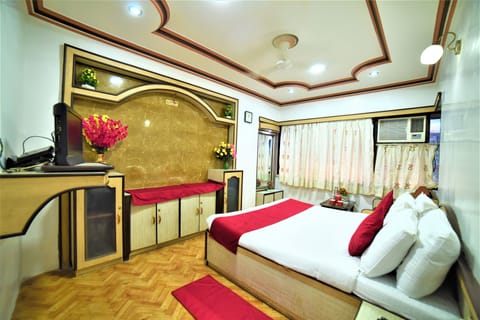 Executive Room | Premium bedding, memory foam beds, soundproofing, rollaway beds