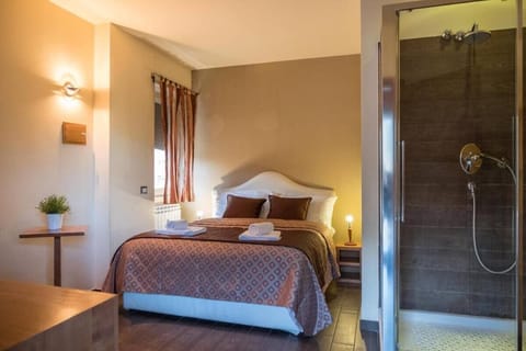 Hypo-allergenic bedding, down comforters, Select Comfort beds, minibar