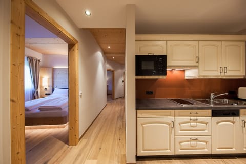 Grand Apartment | Hypo-allergenic bedding, in-room safe, free WiFi, bed sheets