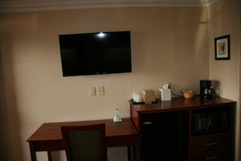 Deluxe Room, 1 King Bed | Free WiFi, bed sheets