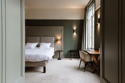 Family Double Room | Desk, laptop workspace, free WiFi, bed sheets