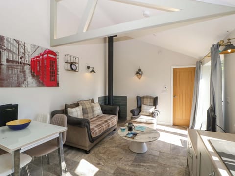 Cottage | Living area | Fireplace