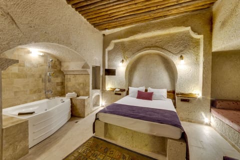 Deluxe Double Room | Premium bedding, iron/ironing board, free WiFi, bed sheets