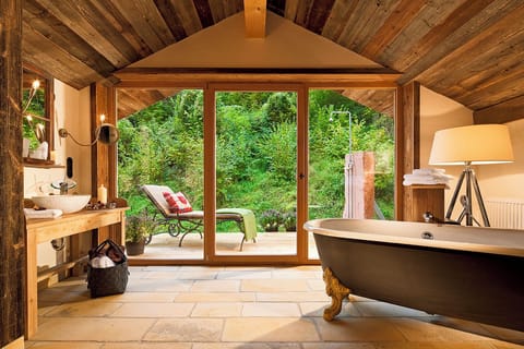 Comfort Chalet | In-room safe, free WiFi, bed sheets