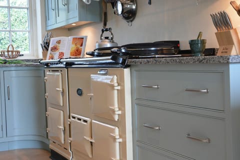 Fridge, dishwasher, cookware/dishes/utensils