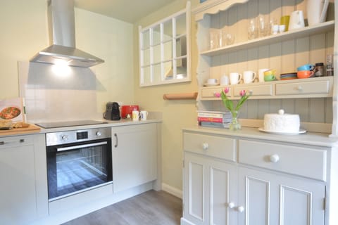 Fridge, cookware/dishes/utensils