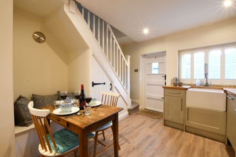 Fridge, dishwasher, cookware/dishes/utensils