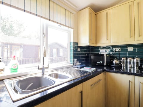 Dishwasher, cookware/dishes/utensils