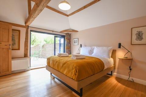 2 bedrooms, individually decorated, individually furnished, free WiFi