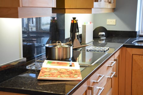 Fridge, dishwasher, cookware/dishes/utensils