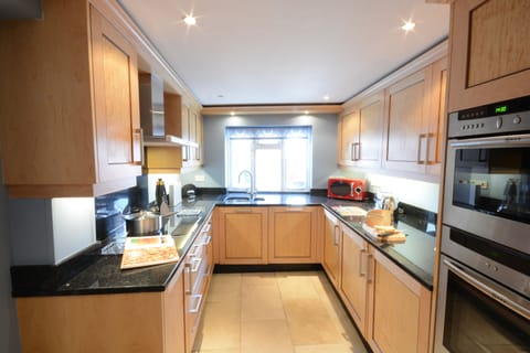 Fridge, dishwasher, cookware/dishes/utensils