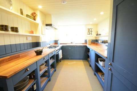 Fridge, dishwasher, cookware/dishes/utensils