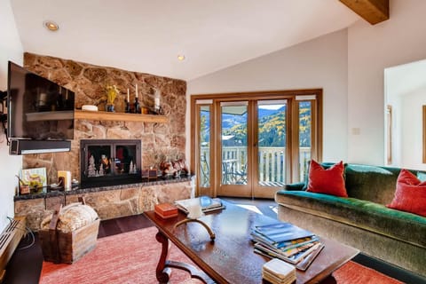 Condo, Multiple Beds (Westwind 404 3BD 3BA Platinum Condo i) | Living room | TV