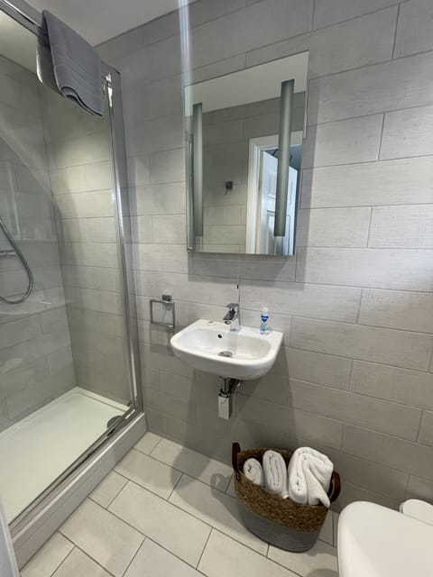 Standard Single Room, Ensuite | Bathroom