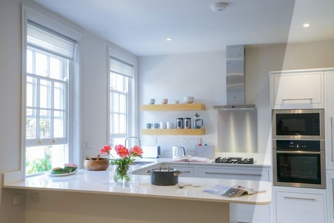 Fridge, dishwasher, cookware/dishes/utensils