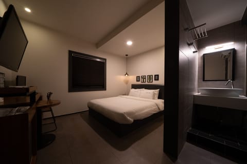 Standard Double Room | Premium bedding, free minibar, desk, blackout drapes