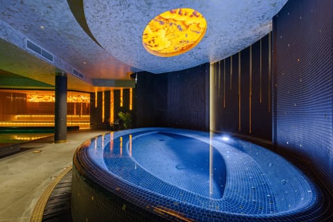 Sauna, hot tub, steam room, body treatments, body wraps, body scrubs