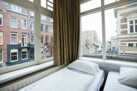 Family Room, Multiple Beds (6 Persons) | In-room safe, desk, free WiFi