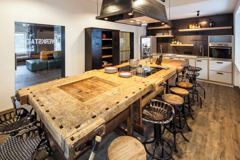 Room (4 beds) | Shared kitchen