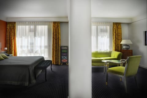 Junior Suite | Hypo-allergenic bedding, minibar, in-room safe, individually decorated