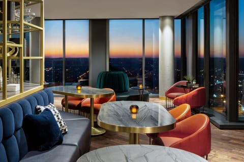 4 restaurants, breakfast served