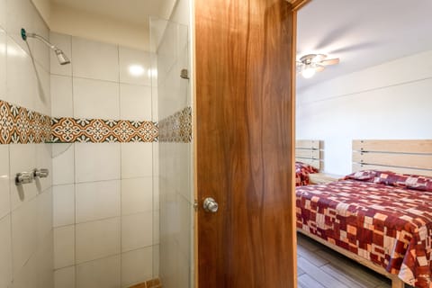 Comfort Double Room | Bathroom | Combined shower/tub, towels, soap, shampoo