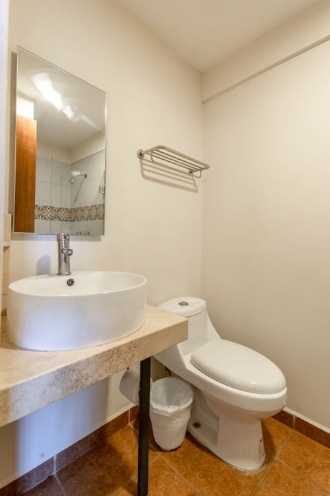 Comfort Double Room | Bathroom | Combined shower/tub, towels, soap, shampoo