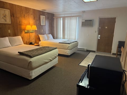 Family Double Room Single Use | Iron/ironing board, free WiFi, bed sheets