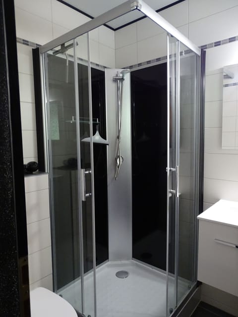 Deluxe Double Room, Balcony, Mountain View | Bathroom | Designer toiletries, hair dryer, towels, soap