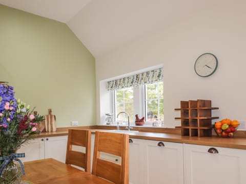 Fridge, dishwasher, electric kettle, toaster