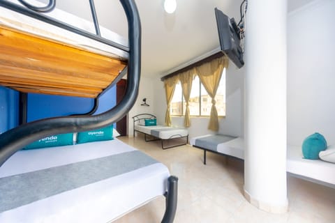 Quadruple Room | Hypo-allergenic bedding available, WiFi (free), bed sheets