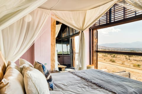 Deluxe Room, 1 Queen Bed, Bathtub, Lagoon View | Down comforters, free WiFi, bed sheets