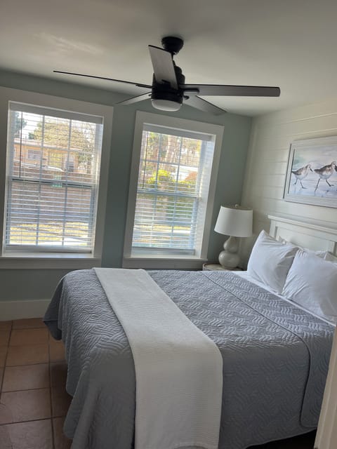 Standard Suite, 1 Queen Bed, Pool View | Free WiFi, bed sheets