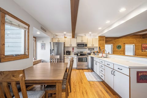 Studio (3 Bedrooms) | Property amenity