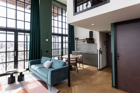 Duplex Suite Royale met Balkon - no pets | In-room safe, soundproofing, free WiFi, bed sheets