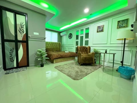 Premium Room | Iron/ironing board, free WiFi
