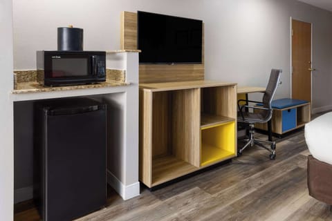 Desk, laptop workspace, soundproofing, iron/ironing board