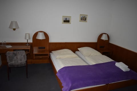 Standard Room, 1 Double Bed | Desk, free WiFi, bed sheets