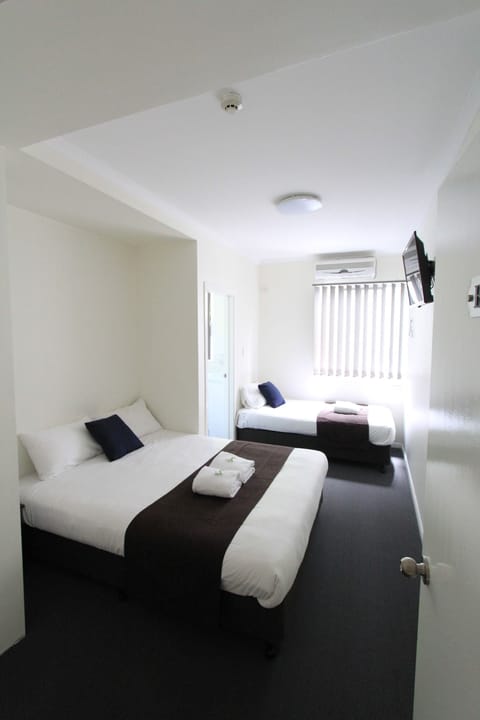 Hypo-allergenic bedding available, WiFi (free), bed sheets