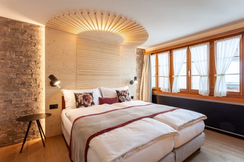Superior Double Room | Desk, WiFi (free), bed sheets