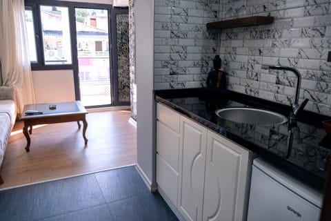 Junior Suit | Free WiFi