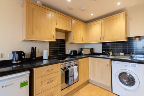 Executive Apartment, Private Bathroom, City View | Private kitchen