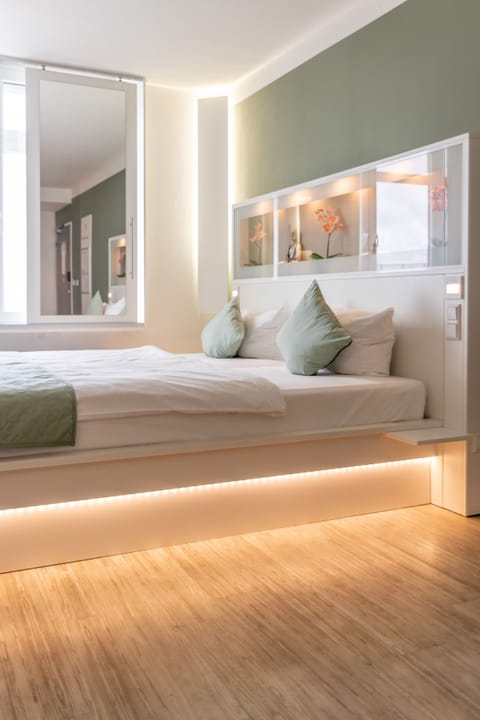 Apartment, 1 Bedroom | Hypo-allergenic bedding, desk, laptop workspace, blackout drapes