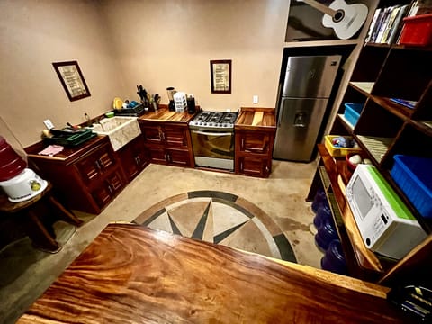 Standard Double Room | Shared kitchen | Fridge, cookware/dishes/utensils, cleaning supplies, freezer