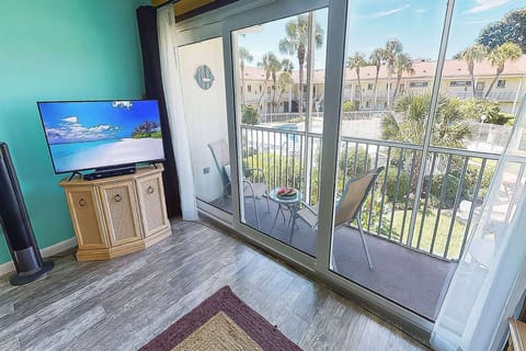 Condo (Kingston Arms On Lido Key, 1BR) | Exterior