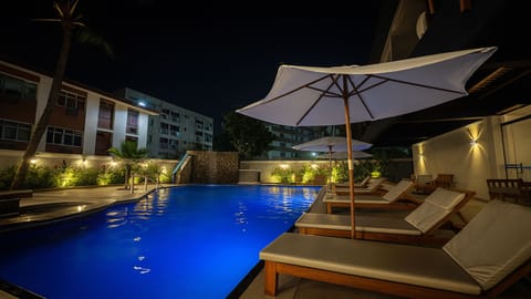 Pool waterfall
