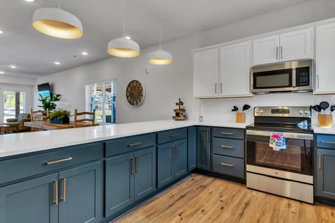 Cottage, 5 Bedrooms | Private kitchen | Fridge, oven, coffee/tea maker, toaster